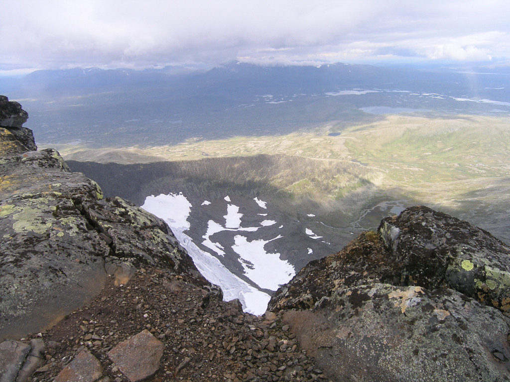 Utsikt från toppen av Helags ner mot glaciären