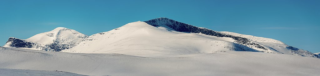 Helagsfjället panoramavy med predikstolen till vänster i bild