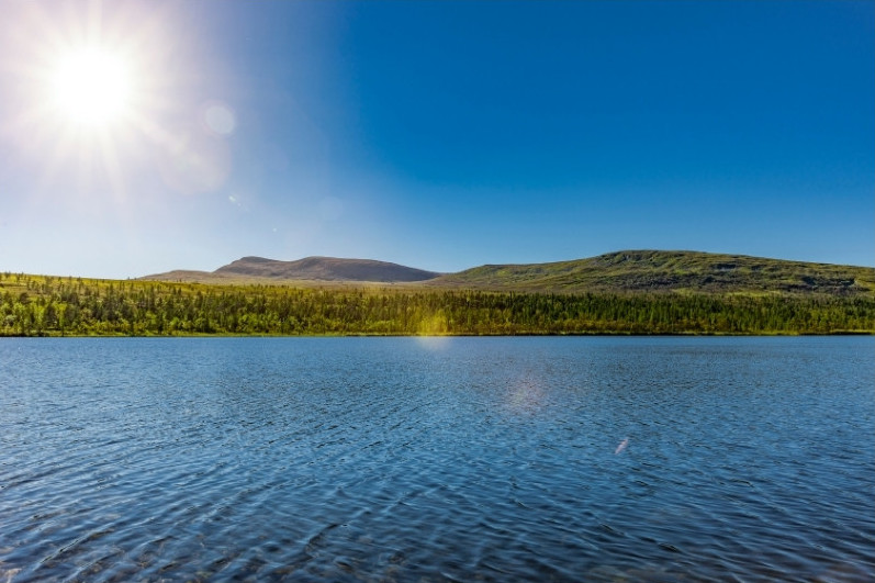 Grövelsjön fjällområde en solig dag